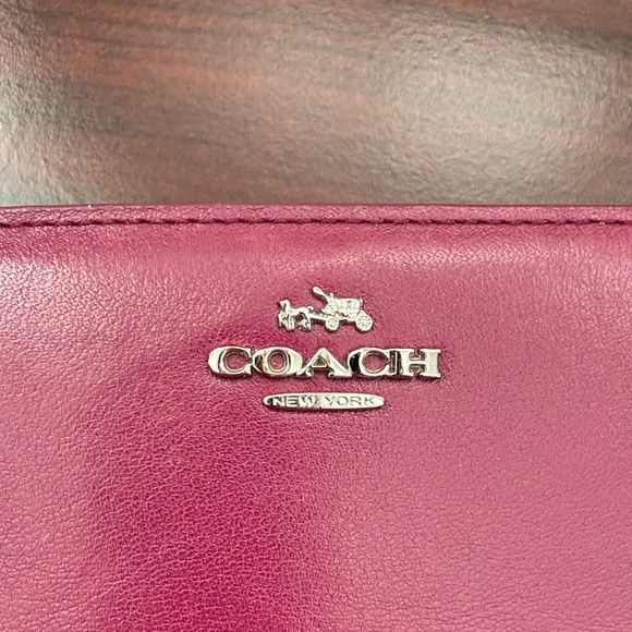 Coach women’s wallet - Picture 2 of 4
